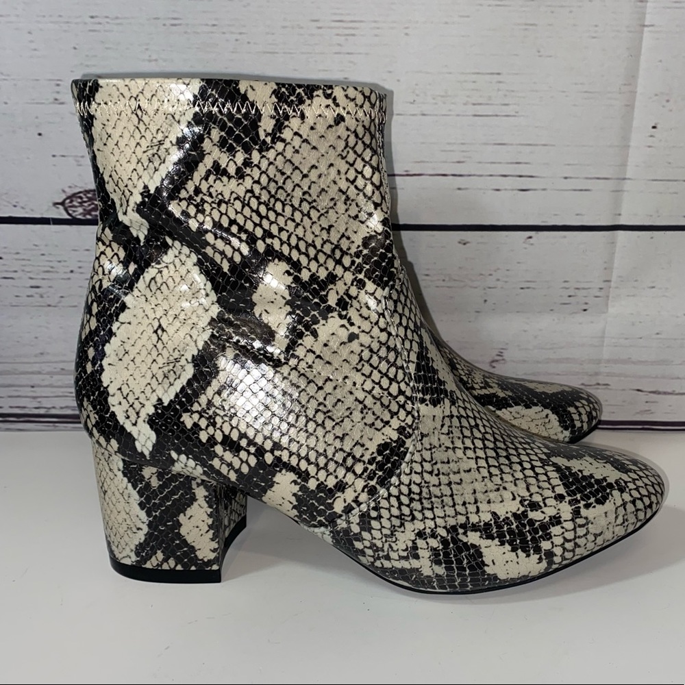 NWOT WOMEN'S MEMORY FOAM FAUX SNAKESKIN BOOTS BOOTIES SIZE 7.5